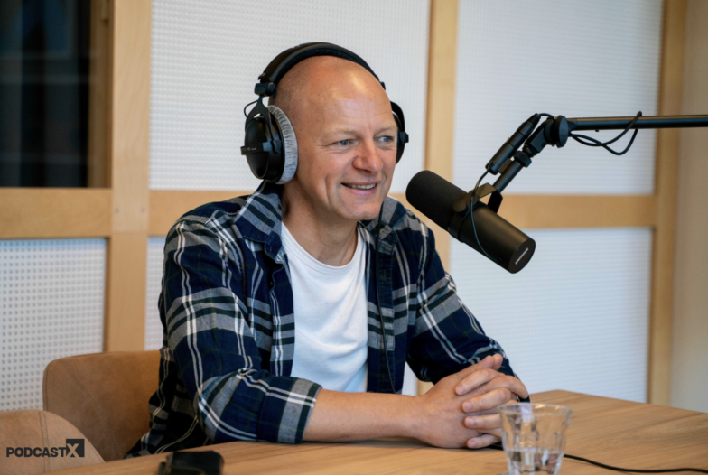 Man tijdens podcast (2)